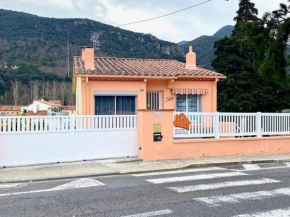 Spacieux F2 ensoleillé de 62m², climatisé, balcon, parking, proche cures et centre, animaux acceptés - FR-1-703-121